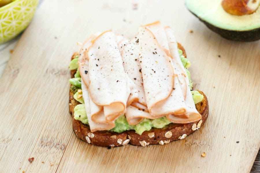 Tostada con Aguacate